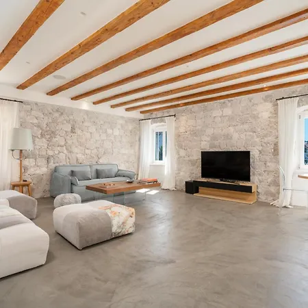 Riva Lavanda Hvar, Old Town