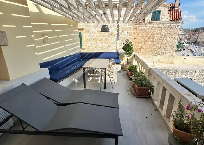 Riva Lavanda Hvar, Old Town