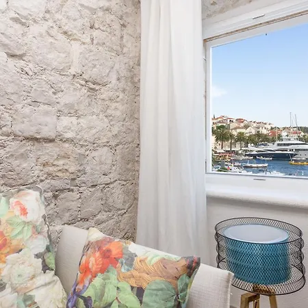 Riva Lavanda Hvar, Old Town חוואר