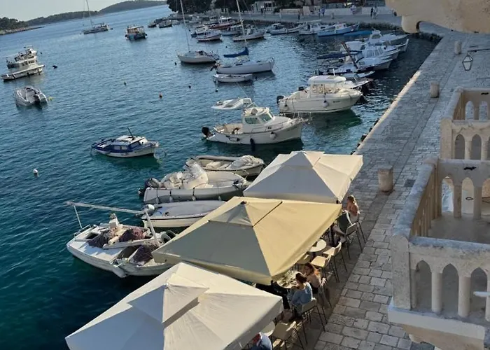 Riva Lavanda Hvar, Old Town