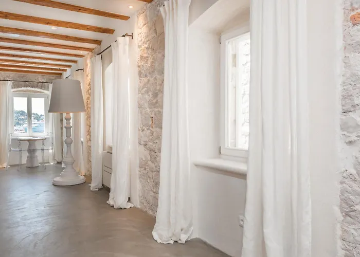 Riva Lavanda Hvar, Old Town