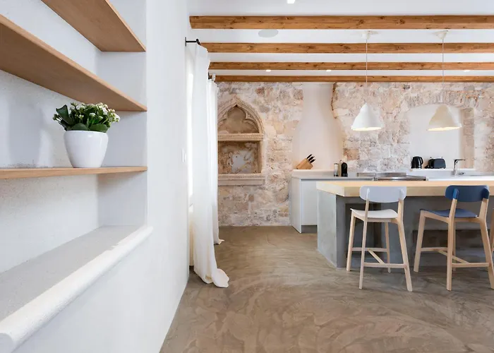 Riva Lavanda Hvar, Old Town