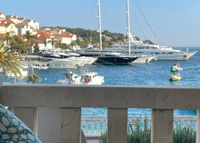 Riva Lavanda Hvar, Old Town