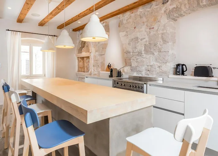 Riva Lavanda Hvar, Old Town